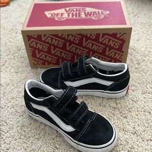 Vans Old Skool V Kids Black and White Sneakers size 10T